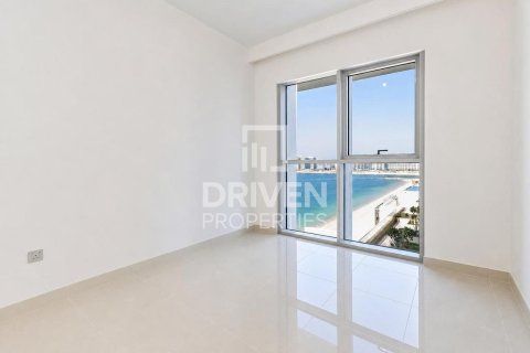 Appartement de 3 chambres à EMAAR Beachfront, UAE No. 210064 10