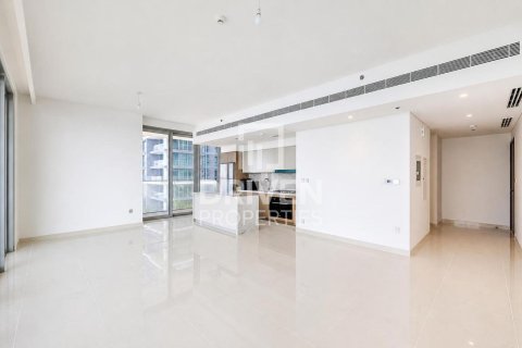 Appartement de 3 chambres à EMAAR Beachfront, UAE No. 210064
