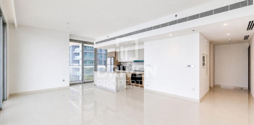 Appartement de 3 chambres à EMAAR Beachfront, UAE No. 210064