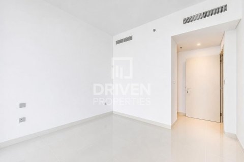 Appartement de 3 chambres à EMAAR Beachfront, UAE No. 210064 5