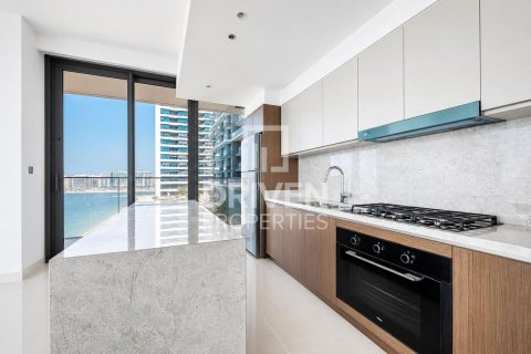 Appartement de 3 chambres à EMAAR Beachfront, UAE No. 210064 14