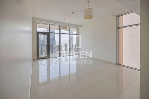Apartment de 2 dormitorios en BLVD Crescent, UAE No. 202742 9