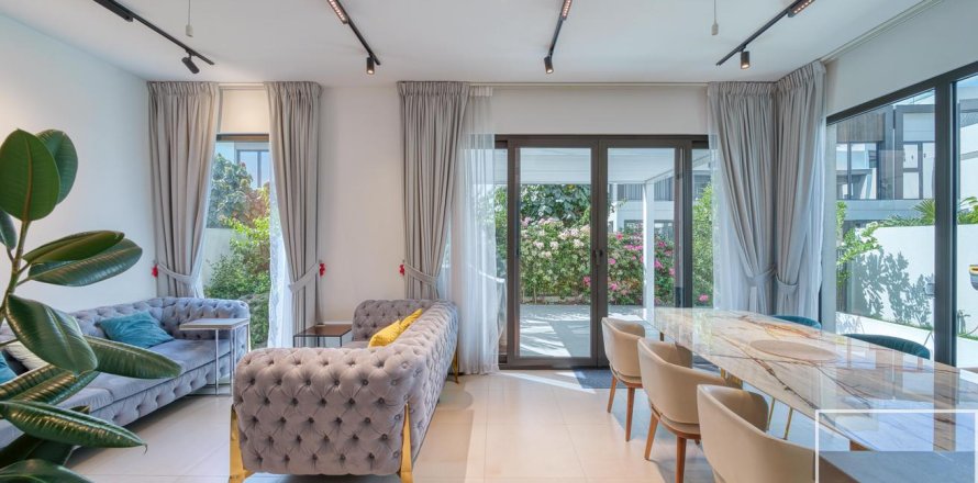 5 bedrooms Villa in Aura, UAE No. 194483