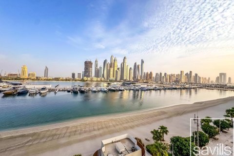 Квартира с 3 спальнями в EMAAR Beachfront, ОАЭ №194482 9