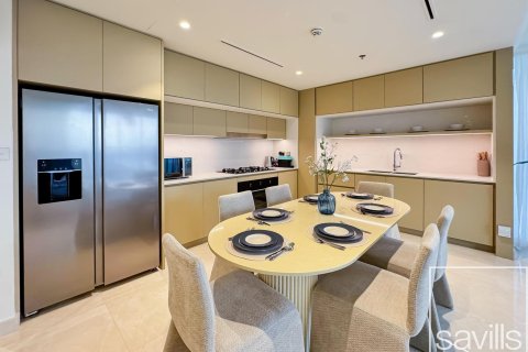 Квартира с 3 спальнями в EMAAR Beachfront, ОАЭ №194482 6