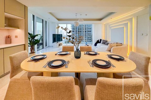 Квартира с 3 спальнями в EMAAR Beachfront, ОАЭ №194482 5