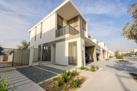 Вилла с 4 спальнями в Dubai Sports City, ОАЭ №187000