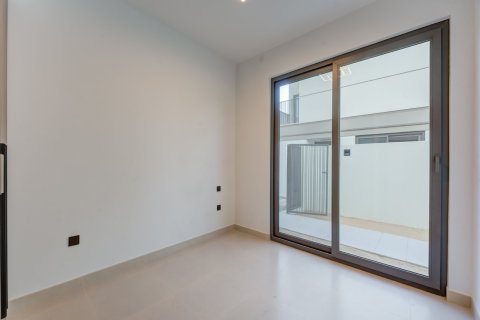 Вилла с 4 спальнями в Dubai Sports City, ОАЭ №187000 19