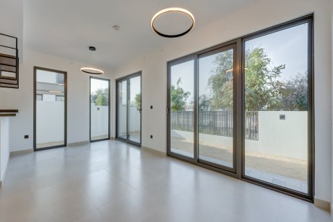 Вилла с 4 спальнями в Dubai Sports City, ОАЭ №187000 4