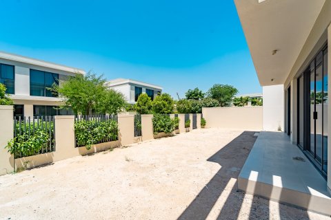 Вилла с 4 спальнями в Dubai Sports City, ОАЭ №187001 25