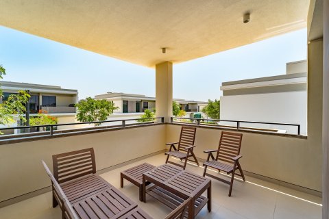Вилла с 4 спальнями в Dubai Sports City, ОАЭ №187001 23