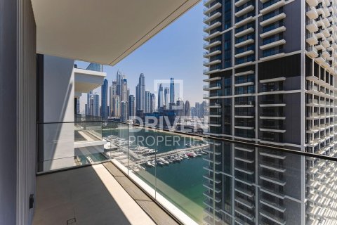 Квартира с 2 спальнями в EMAAR Beachfront, ОАЭ №192257