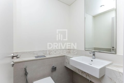 Квартира с 2 спальнями в EMAAR Beachfront, ОАЭ №192257 10