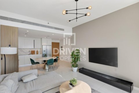 Квартира с 2 спальнями в EMAAR Beachfront, ОАЭ №192259 4