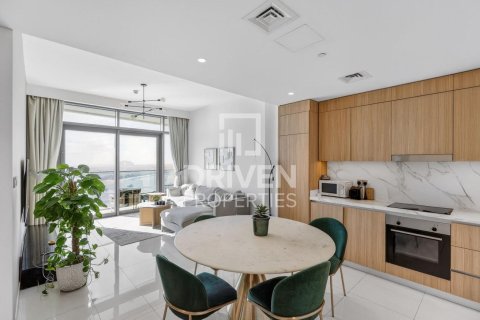 Квартира с 2 спальнями в EMAAR Beachfront, ОАЭ №192259