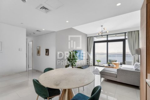 Квартира с 2 спальнями в EMAAR Beachfront, ОАЭ №192259 3