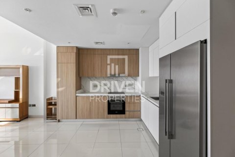 Квартира с 2 спальнями в EMAAR Beachfront, ОАЭ №192259 9