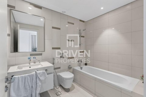 Квартира с 2 спальнями в EMAAR Beachfront, ОАЭ №192259 12