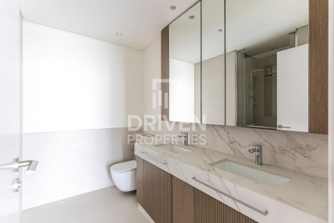 Квартира с 3 спальнями в EMAAR Beachfront, ОАЭ №192260 14