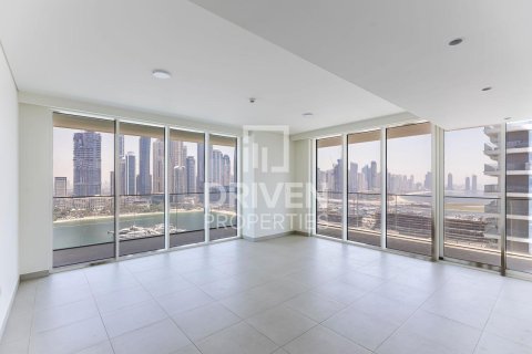 Квартира с 3 спальнями в EMAAR Beachfront, ОАЭ №192260