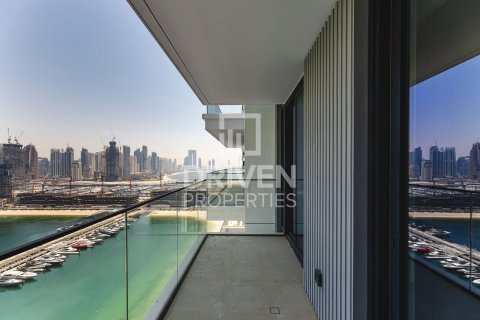 Квартира с 3 спальнями в EMAAR Beachfront, ОАЭ №192260 17