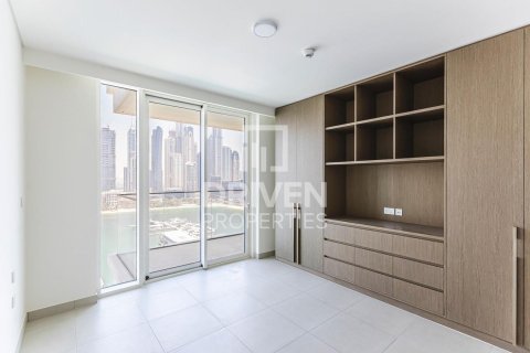 Квартира с 3 спальнями в EMAAR Beachfront, ОАЭ №192260 12