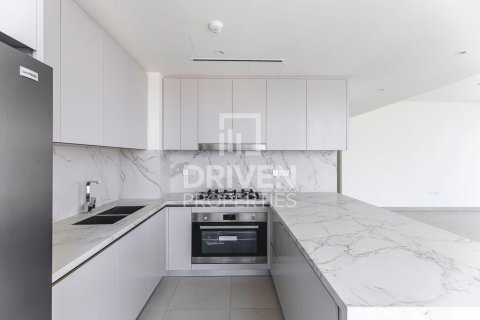 Квартира с 3 спальнями в EMAAR Beachfront, ОАЭ №192260 4
