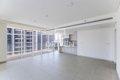 Квартира с 3 спальнями в EMAAR Beachfront, ОАЭ №192260 3