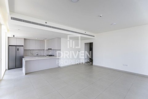 Квартира с 3 спальнями в EMAAR Beachfront, ОАЭ №192260 6