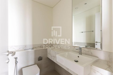 Квартира с 3 спальнями в EMAAR Beachfront, ОАЭ №192260 9