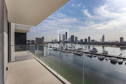 Apartment de 2 dormitorios en EMAAR Beachfront, UAE No. 192256 3