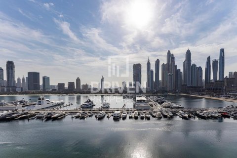 Apartment de 2 dormitorios en EMAAR Beachfront, UAE No. 192256 15