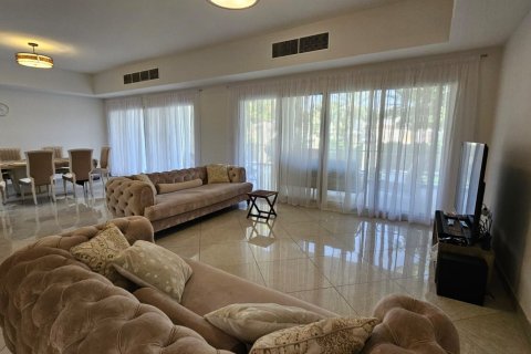 4 bedrooms Townhouse in Ras Al Khaimah, UAE No. 183599 6