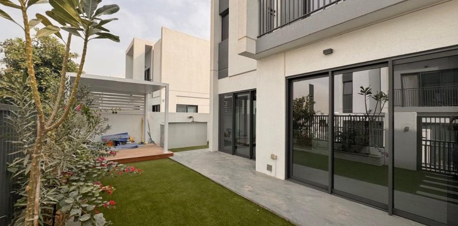 4 bedrooms Townhouse  No. 132010