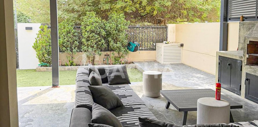 Вилла с 3 спальнями в Town Square, ОАЭ №155327