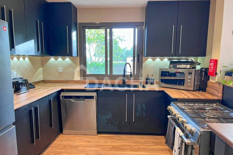 Вилла с 3 спальнями в Town Square, ОАЭ №155327 9