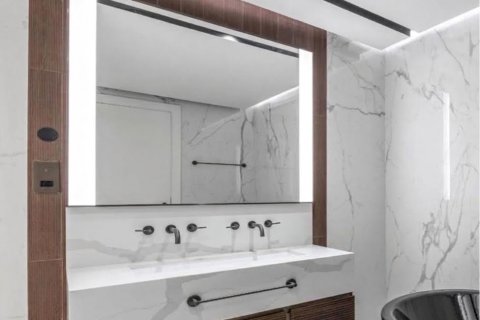 Apartment de 2 dormitorios en Jumeirah Islands, UAE No. 210499 13
