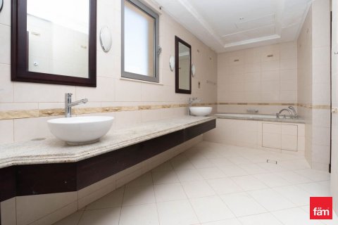 5 bedrooms Villa in Palm Jumeirah, UAE No. 163248 10