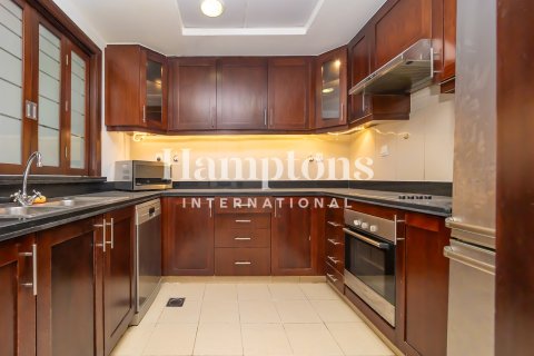 Apartment de 2 dormitorios en The Views 1, UAE No. 134645 4