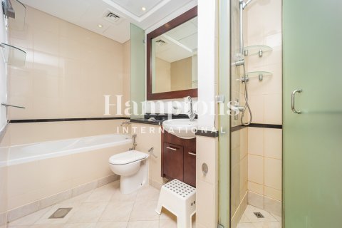 Apartment de 2 dormitorios en The Views 1, UAE No. 134645 11