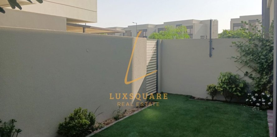 2 bedrooms Villa in Dubai South (Dubai World Central), UAE No. 143025