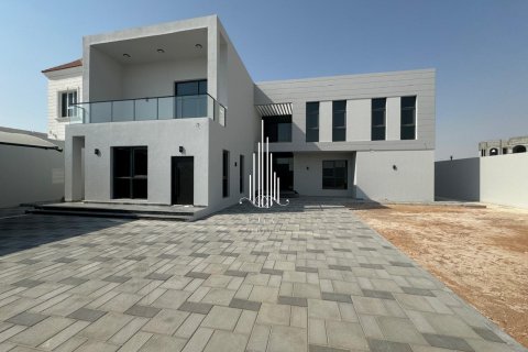 Villa de 5 chambres à Abu Dhabi, UAE No. 22737 1