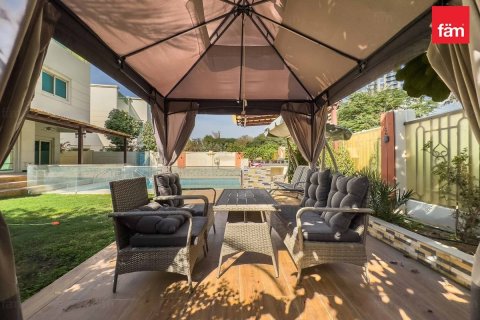 Villa de 4 dormitorios en Dubai, UAE No. 149533 22