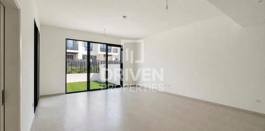 Villa de 4 chambres à Jebel Ali, UAE No. 209936