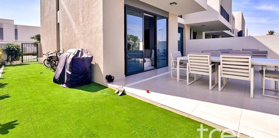 Townhouse de 4 dormitorios en Town Square, UAE No. 174050