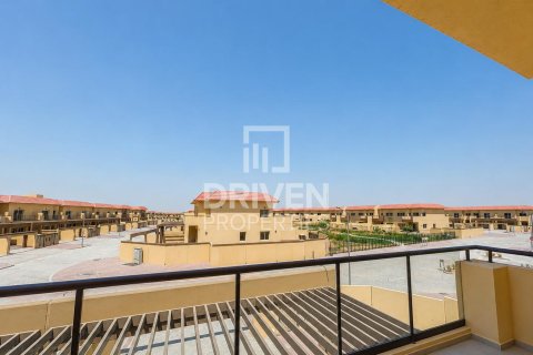 Вилла с 4 спальнями в Dubai Land, ОАЭ №190081 11