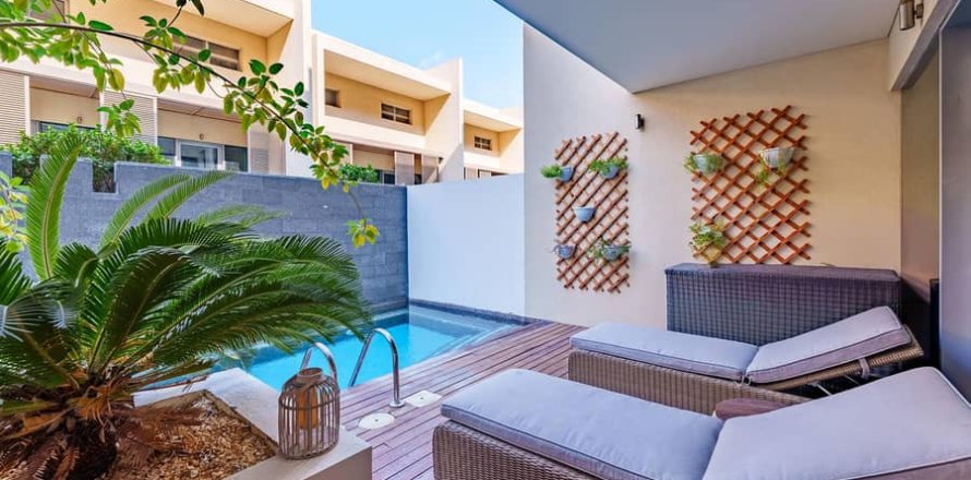 4 bedrooms Townhouse  No. 112592