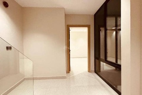 Villa de 4 dormitorios en Riyadh, Saudi Arabia No. 60055 7