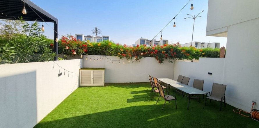 Townhouse de 3 dormitorios en Dubai, UAE No. 162777