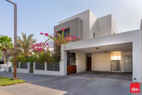 Villa de 5 dormitorios  No. 111999 2